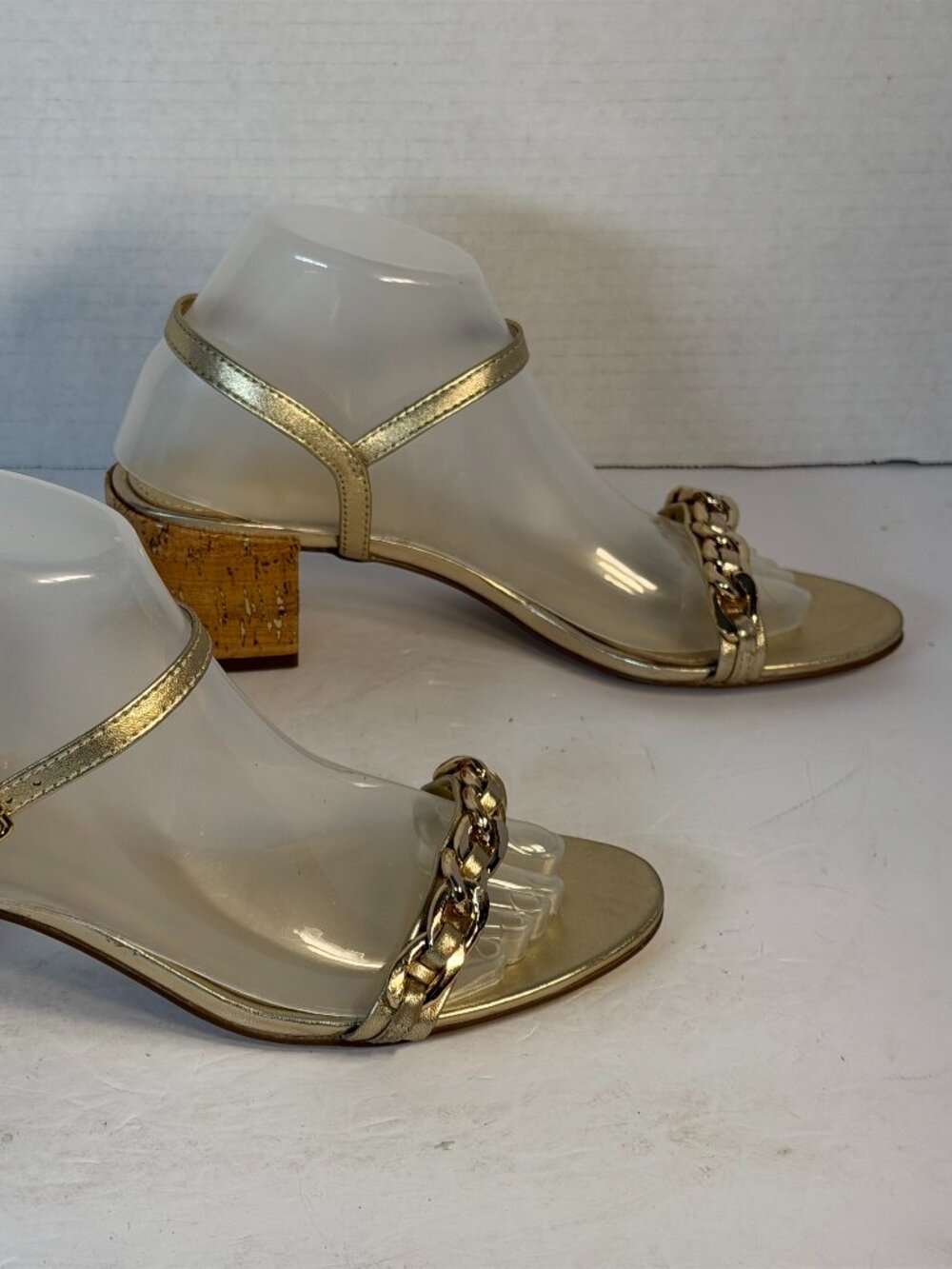 Women's size 8 Golden sandals - Picture 12 of 16